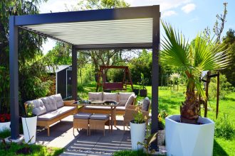 Installer une pergola à Laon : le bon compromis pour profiter de son extérieur à tout moment